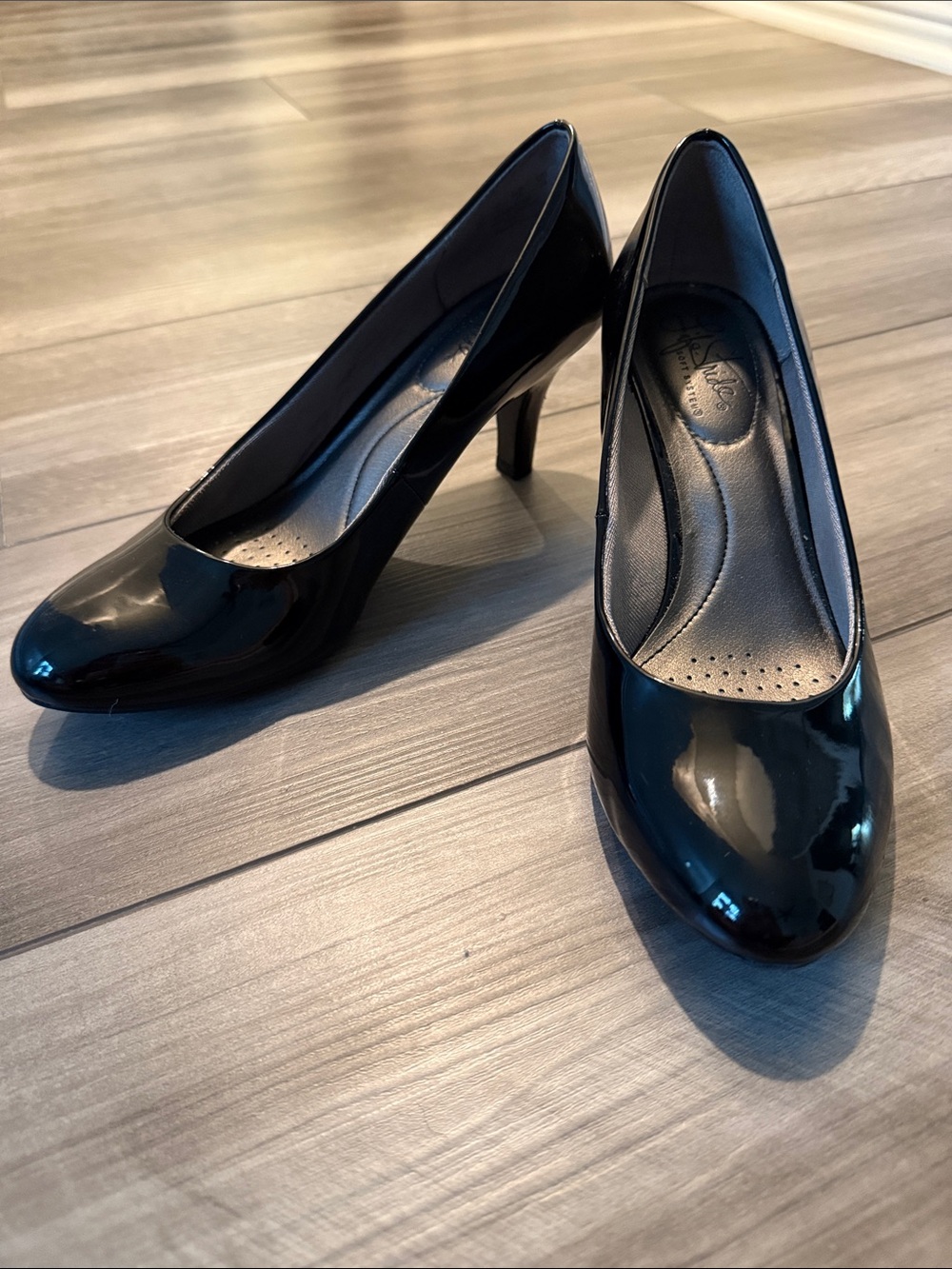Life Stride Black Patent Classic Round-Toe Pumps